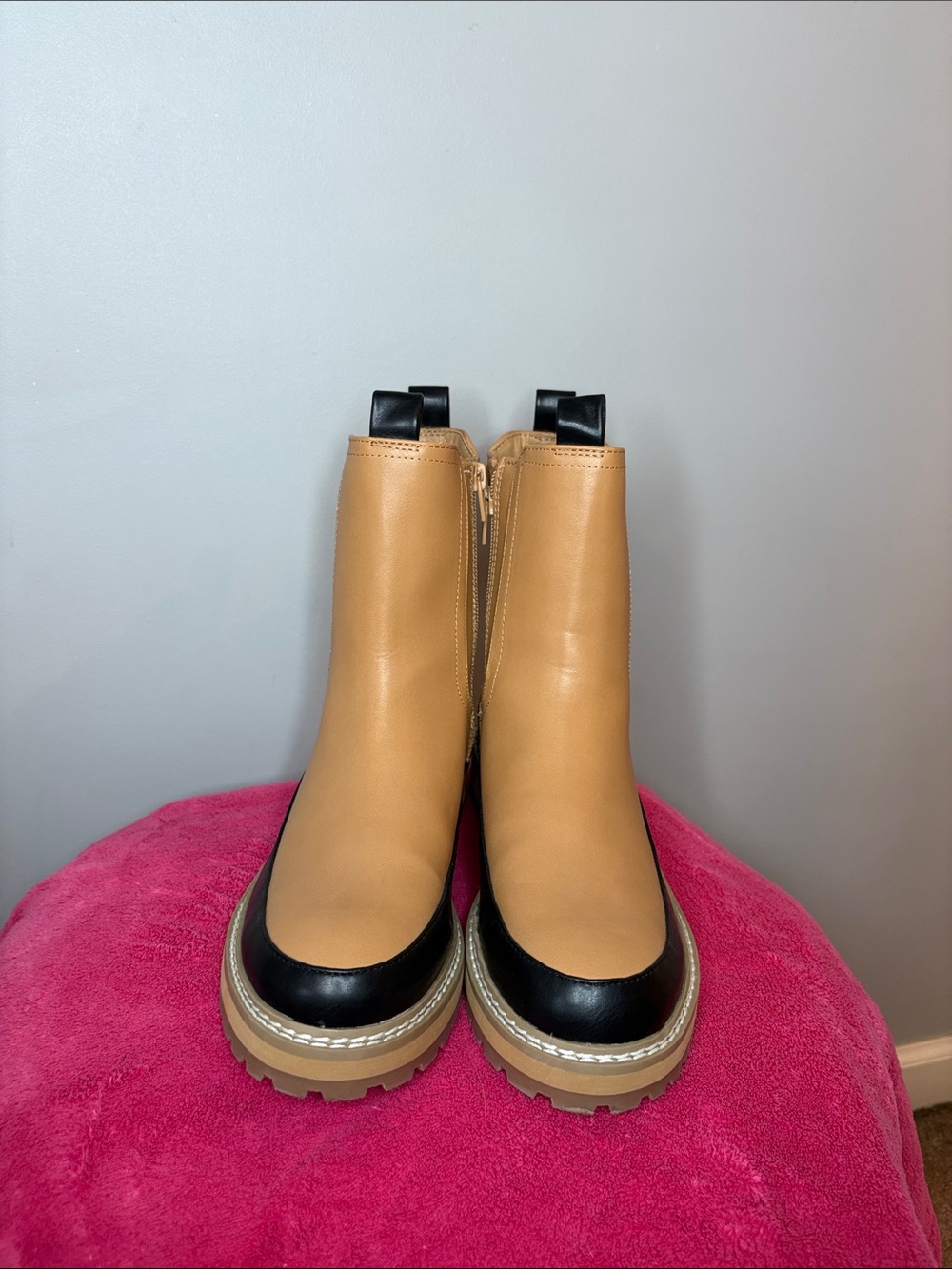 Tan and Black Women's Chelsea Boots - Stylish Ankle Boot